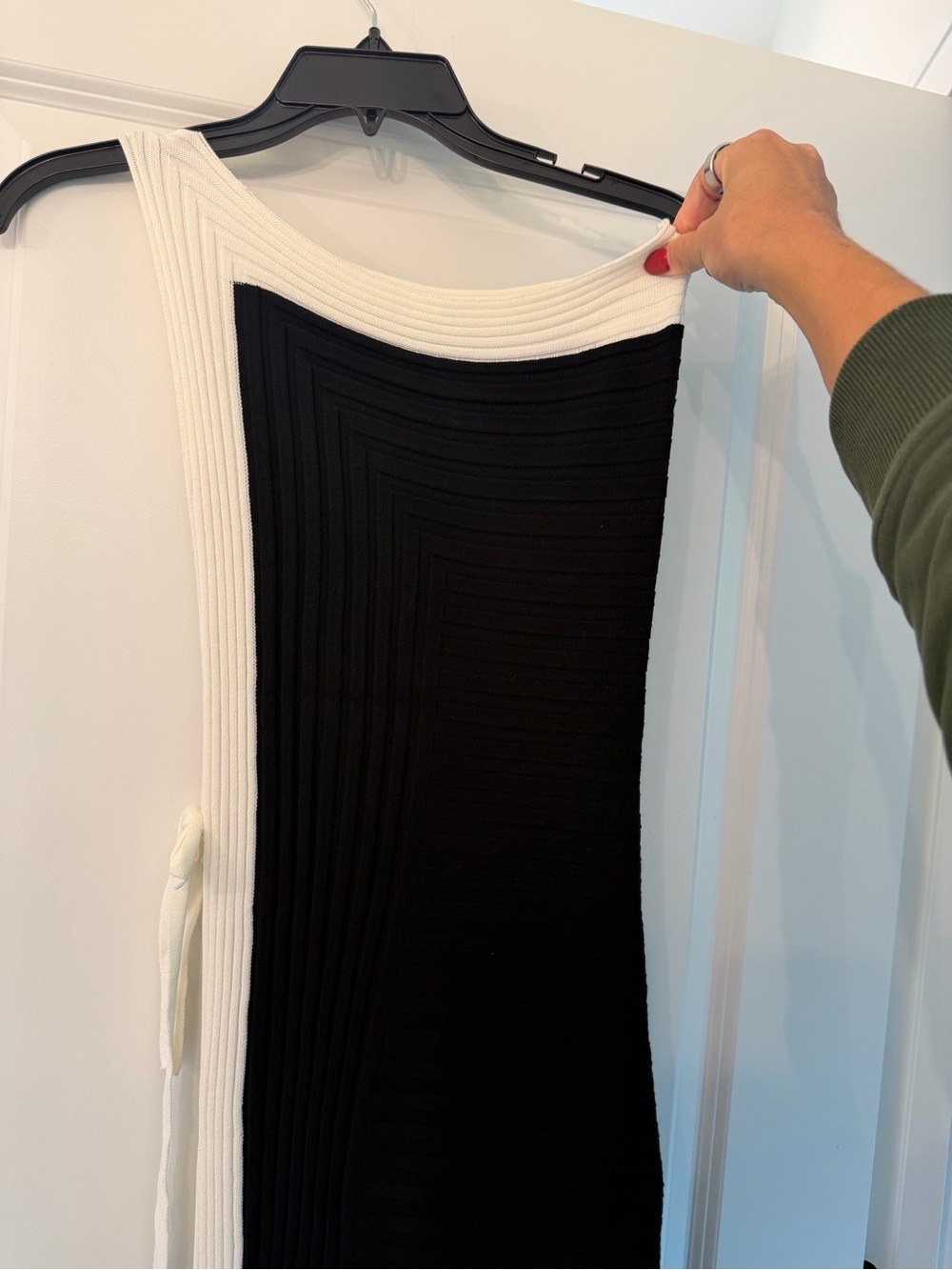 Commense Black One-Shoulder Ribbed Midi Dress with White Trim - Picture 3 of 7